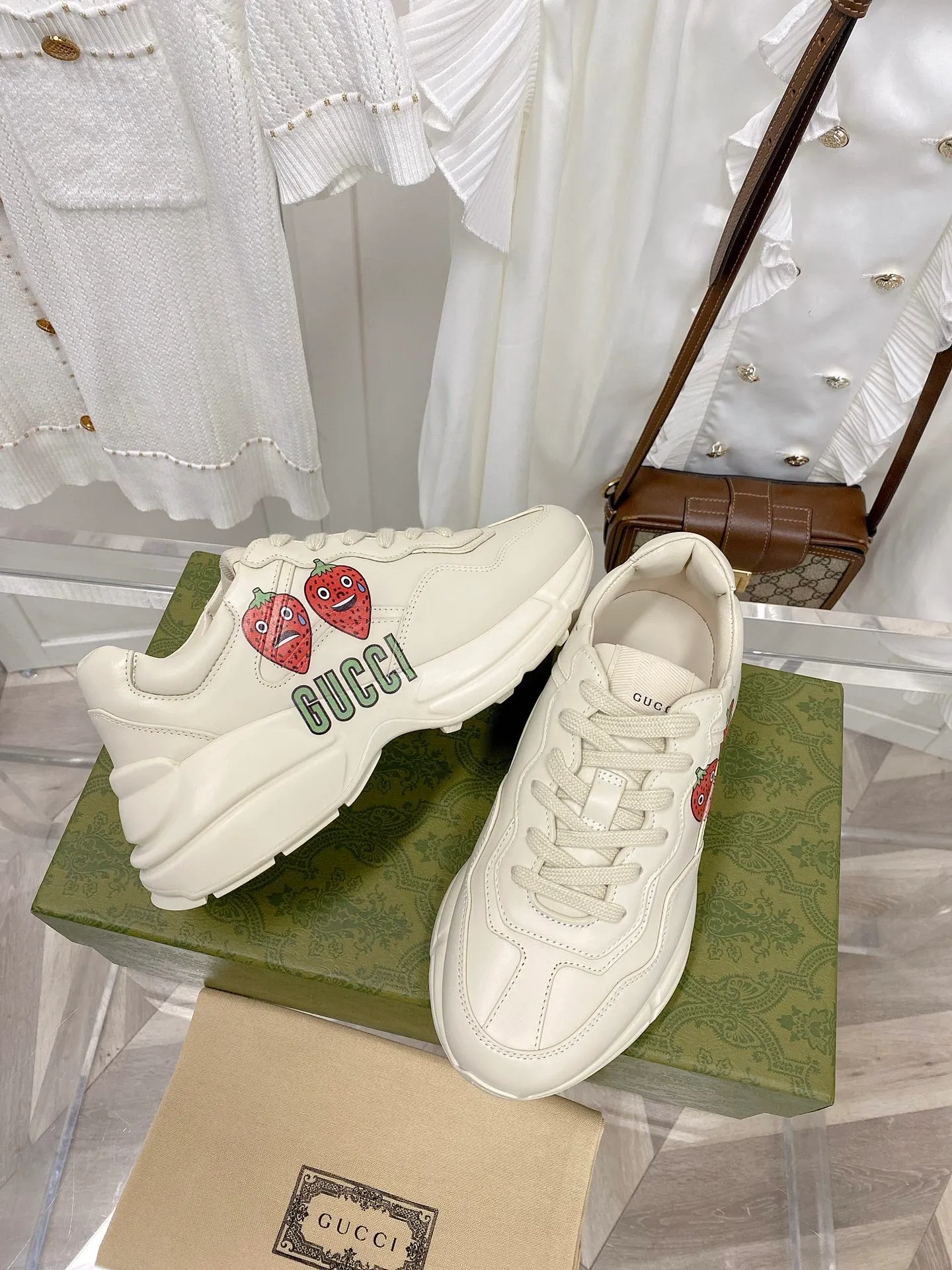 👟👟Ex-factory price 480👟👟 Women's Shoes Factory Upgraded Version 2022 Gucci Gucci top version couple's dad shoes series is new! 🖤 ⚠GG couple’s dad shoes have been popular in recent years; new colors are updated constantly; Gucci has updated new colors in 2022, and our home and counters have new ones at the same time. This classic dad shoe has celebrities and Internet celebrities Anchors and others are sure to plant grass and call ❤ Classic fashion style, distressed leather surface, 5D drawing printing; mixed surface splicing colors, etc... Original customization (off-white eco-friendly cowhide, first layer of cowhide inside), original outsole... Shiny colorful drawings embellish the sides of the shoe body, old color rubbing, package production technology, 1:1 creation / only to make the best shoes. Size: Women’s 35-45